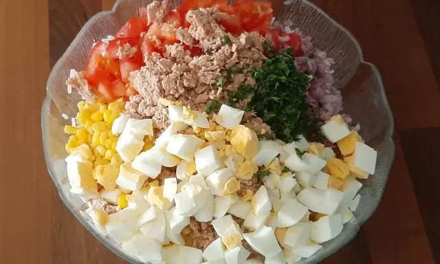 Salade de thon au riz : les secrets d'une recette aérée et savoureuse
