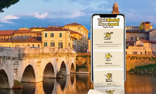 Guida digitale "Visit Rimini like a Local" con suggerimenti per colazione, passeggiate e cibo, sullo sfondo del Ponte di Tiberio.