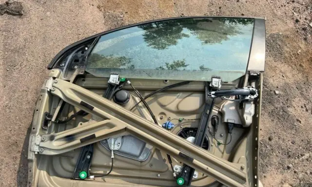 Golf 5 lewy przód: Awaria szyby? Diagnoza, koszty, naprawa DIY!