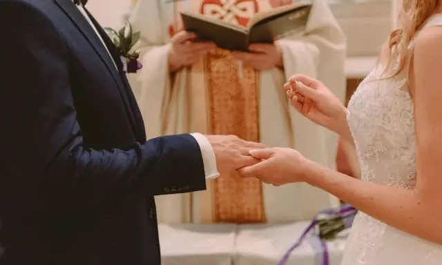Koszty pogrzebu kościelnego: Ile naprawdę znaczy "co łaska"?