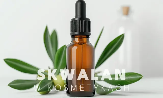 Brązowa buteleczka z pipetką, gałązka oliwna i napis "SKWALAN W KOSMETYKACH". Skwalan to cenny składnik pielęgnacyjny.