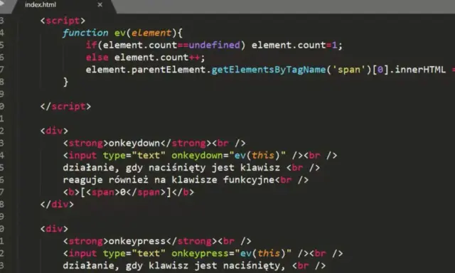 Kod HTML z funkcją JavaScript do obsługi zdarzeń klawiatury. Używa semantyczny HTML do strukturyzacji.