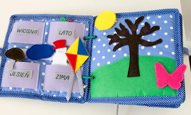 Filcowa książeczka sensoryczna: Jak wspiera rozwój? Kup czy zrób DIY!