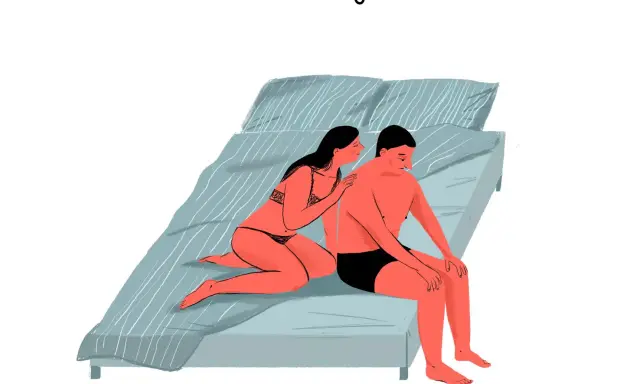 Para przykładów sextingu, kobieta w bieliźnie siedzi na łóżku obok mężczyzny.
