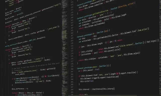 Kod PHP, w tym konstruktor Java, z logiką sortowania i przetwarzania danych.