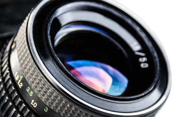Obiektyw 35mm czy 50mm? Wybierz idealny dla Twojej fotografii