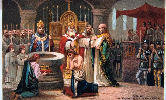 Die Taufe Chlodwigs: Ein Bischof tauft den nackten König Chlodwig im Beisein von Geistlichen und Soldaten.