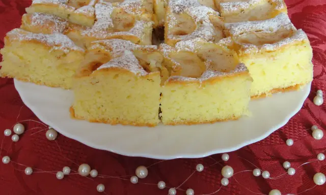 Pyszne ciasto jabłkowe, idealne na deser. Ten przepis na ciasto jest prosty i szybki.