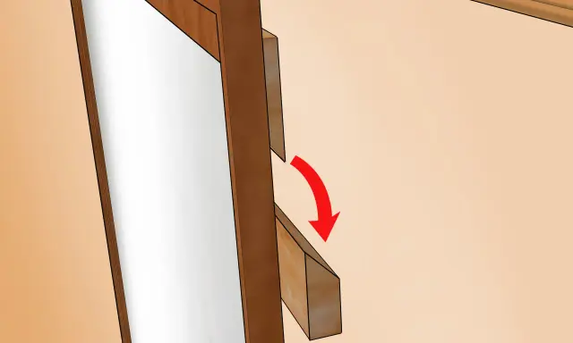 Detalle de cómo colgar un espejo. Se muestra un soporte de madera que se desliza hacia abajo para asegurar el espejo.