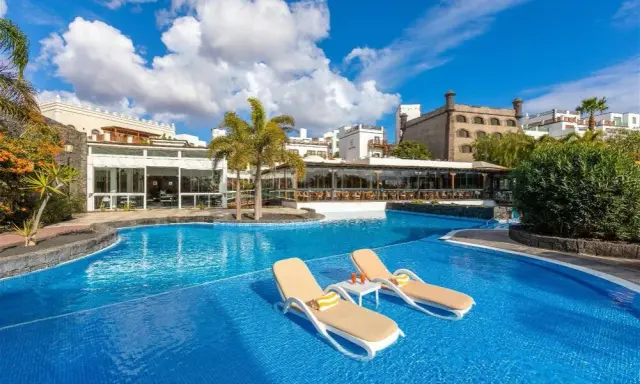 Gran Tagoro Lanzarote: ¿Tu hotel familiar 5 estrellas ideal?