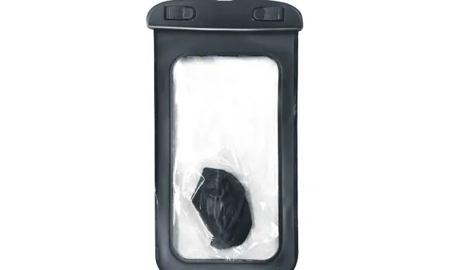 Une pochette étanche pour téléphone portable, avec un objet noir à l'intérieur. Ce bouchon mobile protège votre appareil.