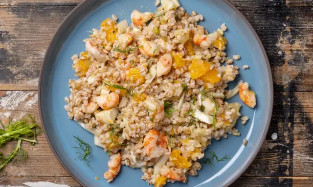 Insalata di farro: la prepari così ed è perfetta per ogni stagione