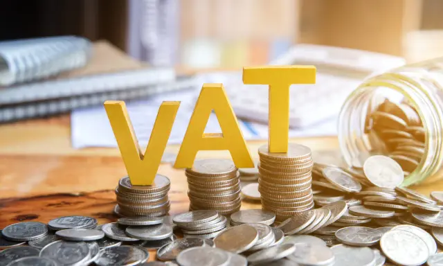 Jaki VAT na nocleg? Uniknij błędów: 8% czy 23%?