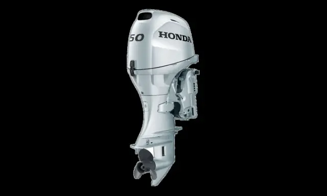 Moteur hors-bord Honda 50cv 4 temps, argenté, avec hélice visible. Avis sur sa fiabilité et performance.