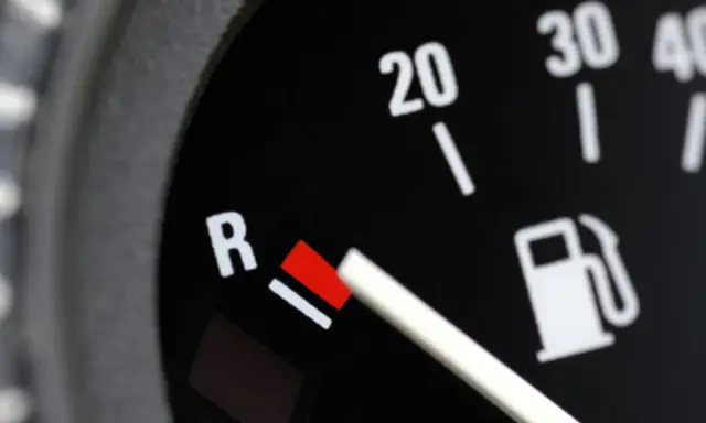 Meriva B: Pojemność baku 54L, zasięg i rezerwa ile przejedziesz?