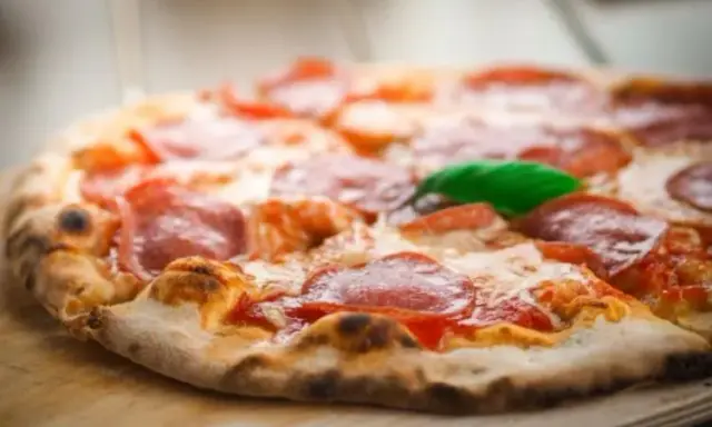 Domowa pizza jak z restauracji? Poznaj klucz do idealnego pieczenia!