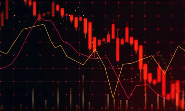 Wykres świecowy z czerwoną i żółtą linią, ilustrujący spadki na polskiej giełdzie kryptowalut.