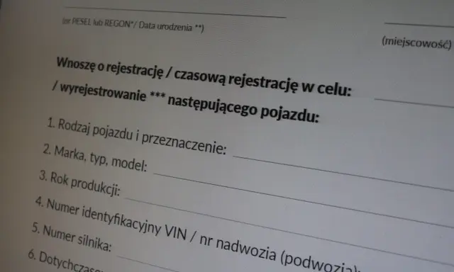 Formularz rejestracyjny pojazdu. Wniosek o rejestrację lub wyrejestrowanie pojazdu, w tym dane do pierwszej rejestracji w kraju.