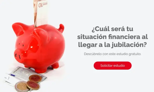 Hucha roja con billetes y monedas. Pregunta: ¿Cuál será tu situación financiera al llegar a la jubilación? Descúbrelo con este estudio gratuito.