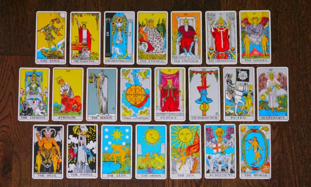 Czy tarot jest bezpieczny? Jak używać kart świadomie i bez obaw.