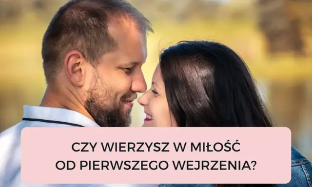 Para patrzy sobie w oczy, uśmiechnięta. Czy to miłość od pierwszego wejrzenia?