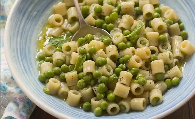 Pasta e Piselli: Ricetta Cremosa e Segreti per un Piatto Perfetto