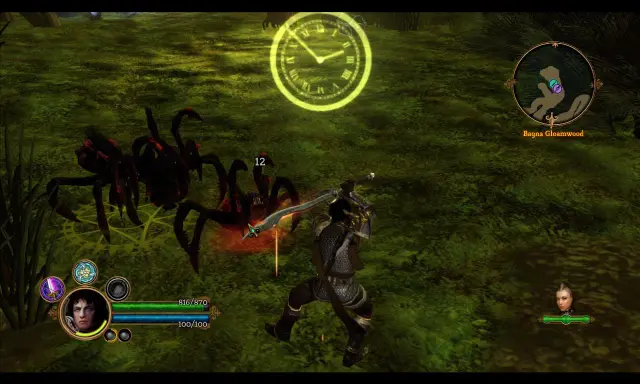 Bohater w grze Dungeon Siege 3 walczy z pająkami w lesie.