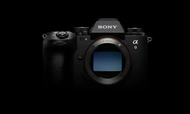 Profesjonalny aparat Sony a9iii z widocznym sensorem i mocowaniem E-mount, gotowy do uchwycenia każdej chwili.
