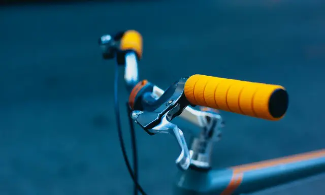 Jasne, żółte gripy do MTB wyglądają świetnie! Zapewniają pewny chwyt i dodają koloru.
