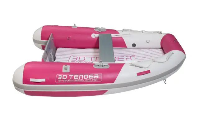 Un petit bateau gonflable rose et blanc, parfait pour rejoindre un grand bateau.