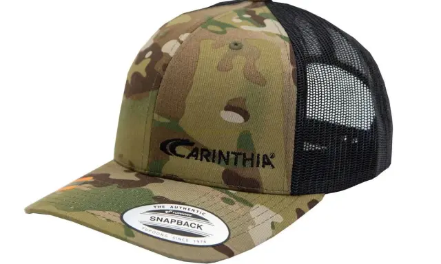 Czapka taktyczna Carinthia w kamuflażu multicam z czarną siateczką z tyłu. Idealna na wyprawy.