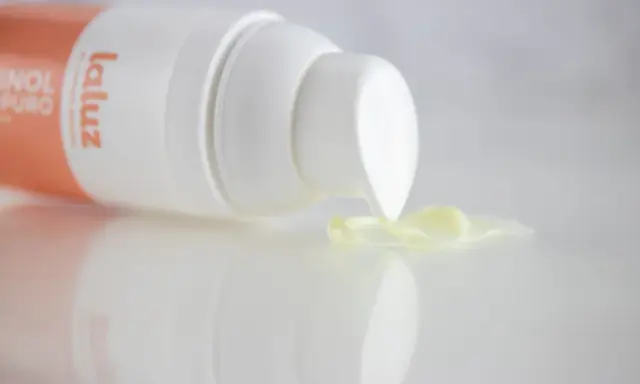 Crema de retinol puro de La Luz, ideal para aprender como aplicar retinol y mejorar tu piel.