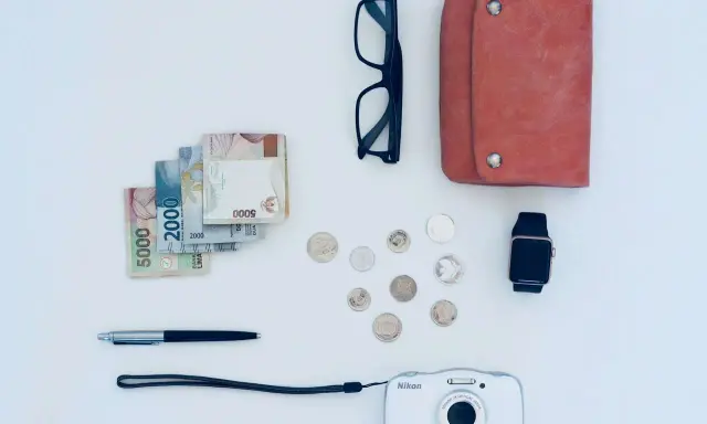 Lecisz? Sprawdź, co zakazane w bagażu rejestrowanym! Poradnik