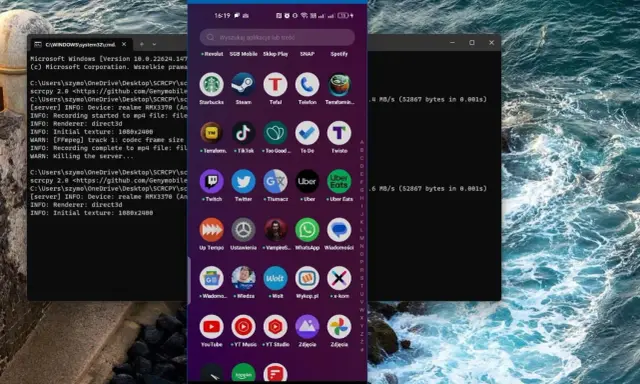 Jak nagrać ekran Android? Widok ekranu telefonu z aplikacjami i okno konsoli z informacjami o nagrywaniu.