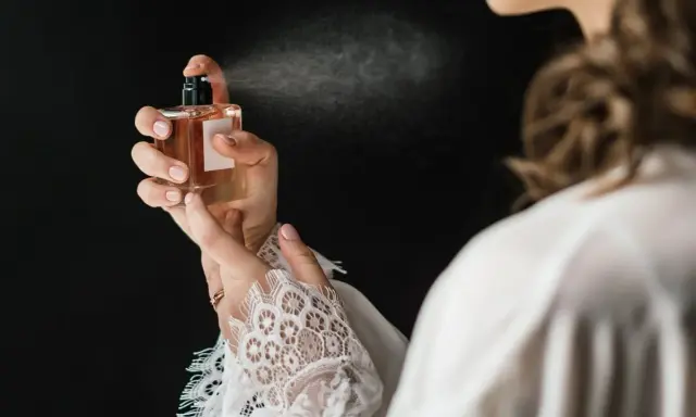 Perfumy z ogonem: Jak wybrać swój niezapomniany ślad?