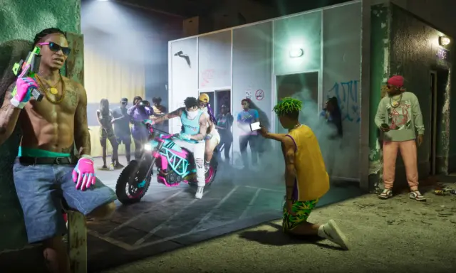 Wyczekiwana gra: młodzi ludzie w neonowych strojach, motocykl, broń i dym.