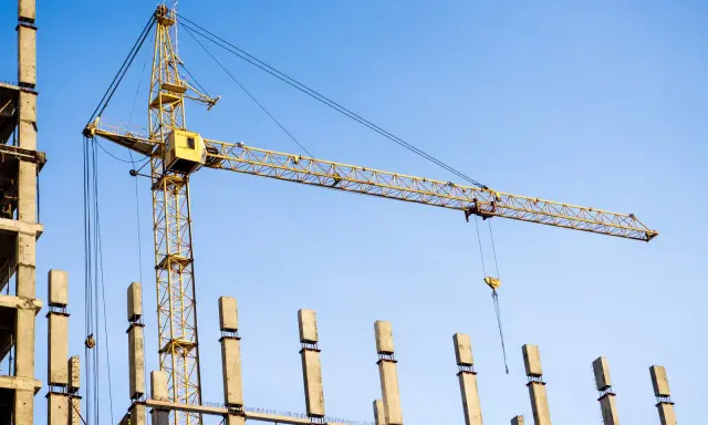 Co to jest dźwig? Rodzaje, działanie, bezpieczeństwo pełny przewodnik