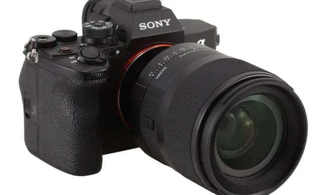 Sony Alpha z obiektywem Sigma 1.4/35mm DG DN Art. Idealny do testów sigma.