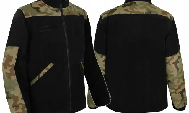 Czarna bluza z naszywkami i kamuflażem na ramionach i kołnierzu, idealna dla miłośników stylu militarnego. Bluza grom.