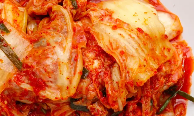 Kimchi: Co to jest? Smak, zdrowie i jak jeść koreański superfood