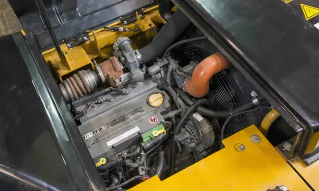 Koparka: Sprawdź poziom oleju hydraulicznego uniknij awarii!