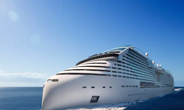 Una nave MSC in crociera, un'esperienza msc romantica in mare aperto sotto un cielo azzurro.