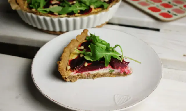 Tarta z burakiem i kozim serem: przepis, który zawsze wychodzi
