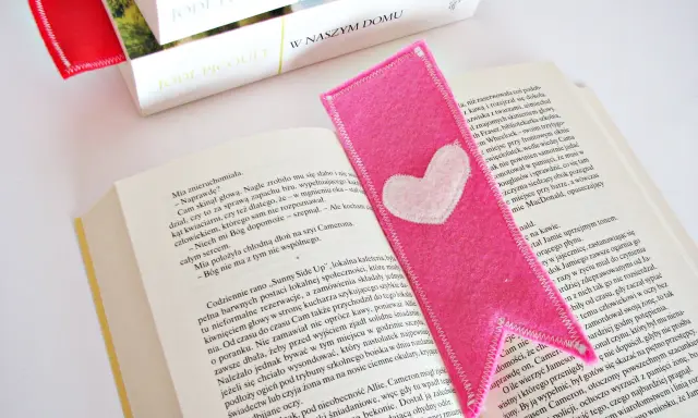 Zakładka z filcu DIY: Stwórz unikalną w 5 krokach!