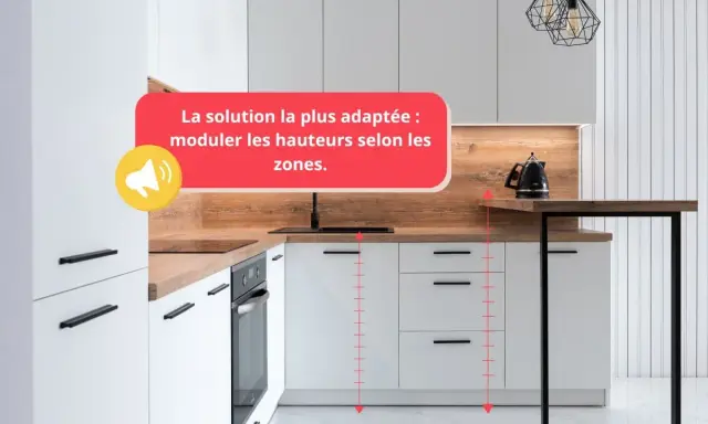 Cuisine moderne avec plan de travail modulable. La hauteur du plan de travail cuisine est adaptée à chaque zone pour un confort optimal.
