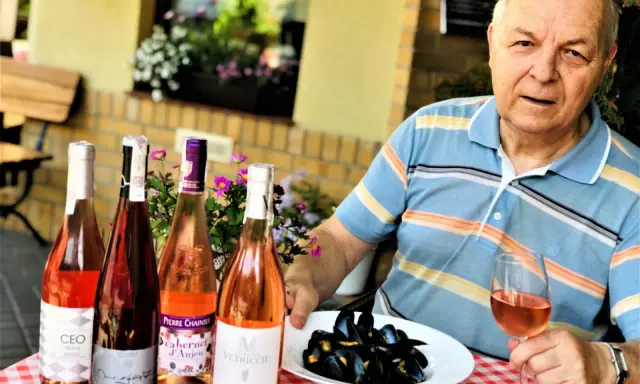 Wino: Skąd pochodzi i jak podbiło świat? Fascynująca historia.