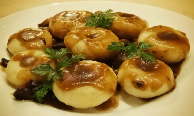Kluski śląskie: kalorie i dieta. Jak jeść ulubione danie zdrowo?