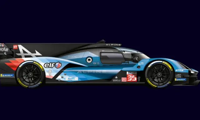 Coche Alpine A424 listo para las 24 horas de Le Mans, con patrocinadores como Elf y Michelin.