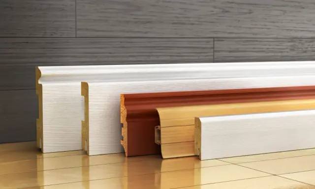 Variedad de rodapiés de madera y PVC, listos para instalar. Aprende como poner rodapiés y renueva tus espacios.