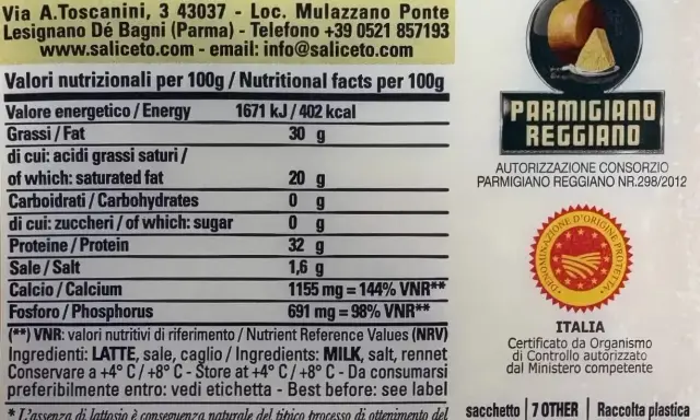 Parmigiano Reggiano: 100g enthalten 1155 mg Kalzium, was 144% des Tagesbedarfs deckt. Ein gesunder Genuss mit viel **Parmesan Calcium**.